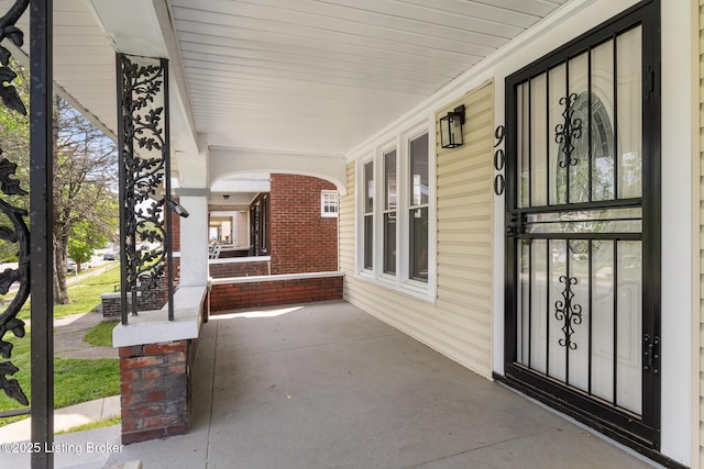 view of patio / terrace with covered porch