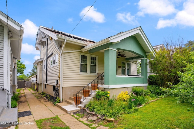 1527 Goddard Ave, Louisville, KY 40204 - view of front of property with ceiling fan and a porch