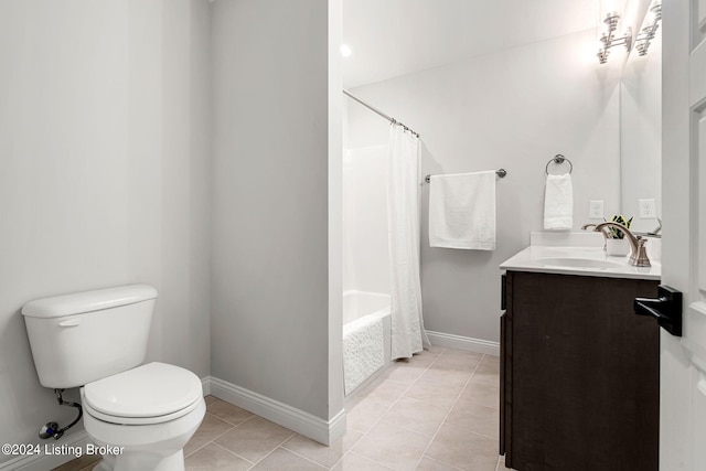 full bath featuring shower / tub combo with curtain, baseboards, toilet, tile patterned floors, and vanity