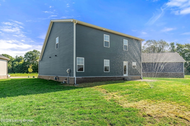 back of house featuring a yard