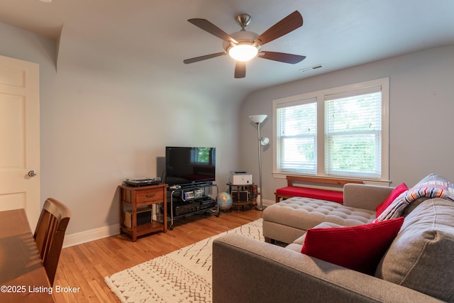 living area featuring a ceiling fan, visible vents, light wood-style floors, and baseboards