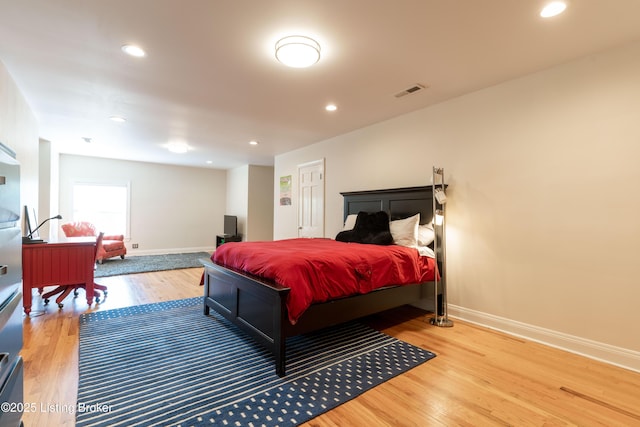 bedroom with visible vents, light wood-type flooring, recessed lighting, and baseboards