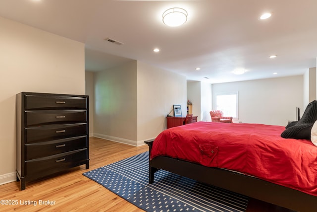bedroom with visible vents, recessed lighting, light wood-style flooring, and baseboards