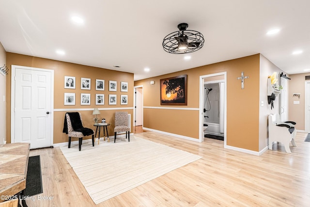 living area featuring ceiling fan, recessed lighting, light wood finished floors, and baseboards