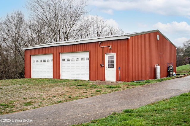 view of detached garage
