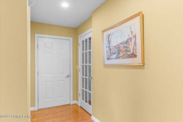 entryway featuring light wood-type flooring, recessed lighting, and baseboards