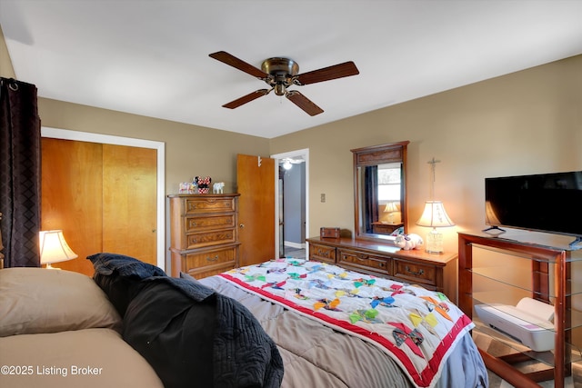 bedroom featuring a ceiling fan