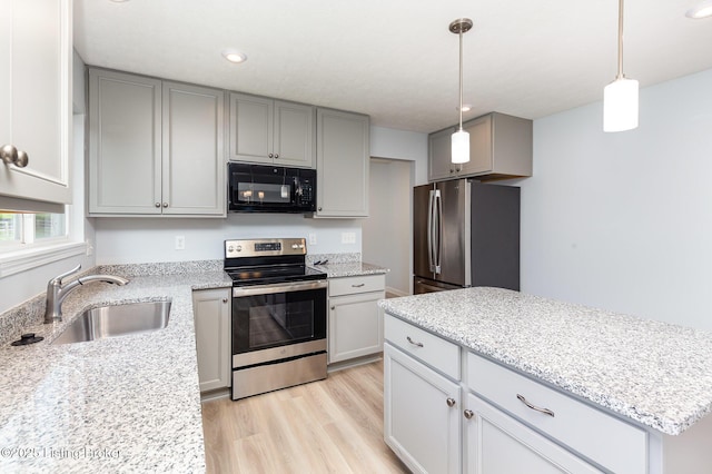 112 Shadow Rock Ct, Shepherdsville, KY 40165 - kitchen with light wood-style flooring, gray cabinetry, a sink, and appliances with stainless steel finishes