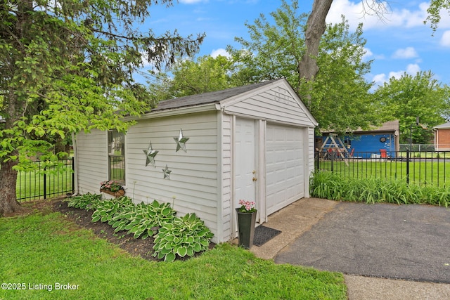 320 Biltmore Rd, Louisville, KY 40207 - view of outbuilding with an outdoor structure and driveway