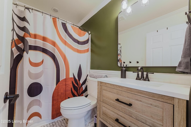 full bathroom featuring toilet, a shower with curtain, ornamental molding, and vanity