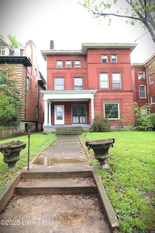 view of front of property featuring a porch and a front yard