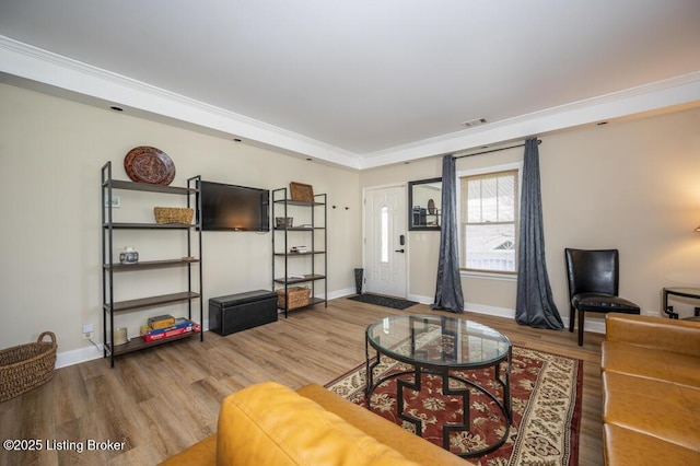 living room featuring visible vents, wood finished floors, and baseboards