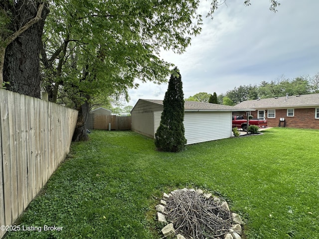 view of yard featuring a fenced backyard