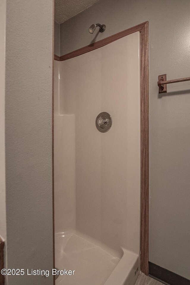 4217 Deckard School Rd, Radcliff, KY 40160 - full bath featuring a shower
