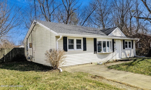 view of front of property with a front lawn and fence