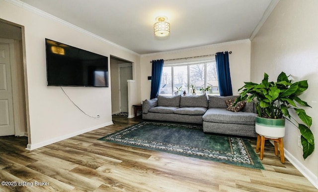 living area featuring baseboards, ornamental molding, and wood finished floors