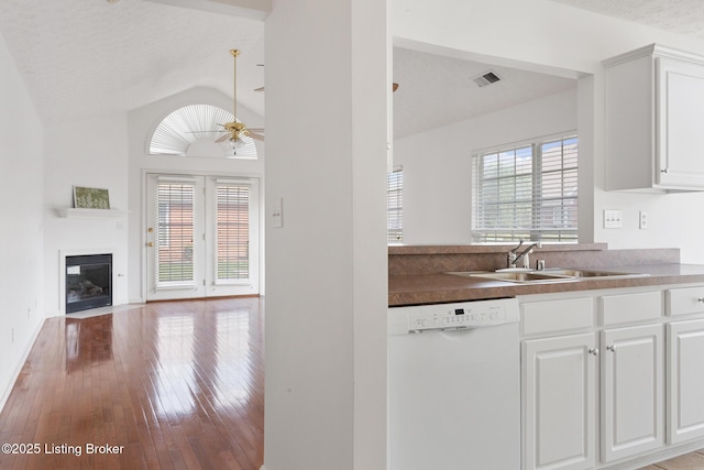 10436 Monticello Forest Cir, Louisville, KY 40299 - kitchen featuring visible vents, hardwood / wood-style floors, a sink, dishwasher, and vaulted ceiling