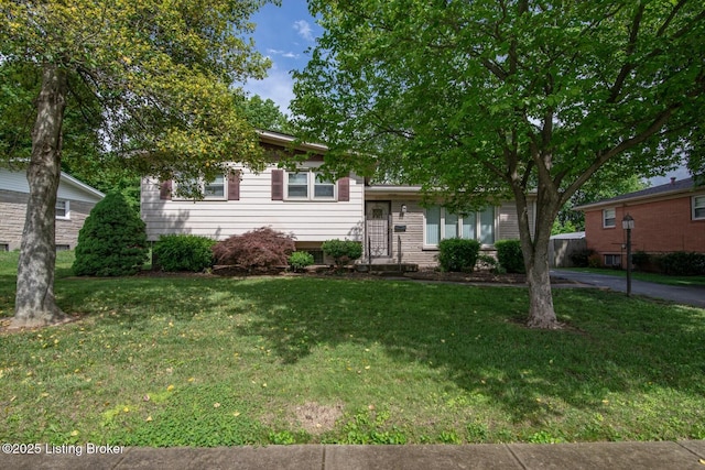 8701 Cottingham Way, Louisville, KY 40258 - split level home featuring a front lawn