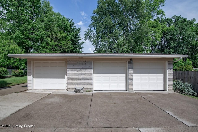 8701 Cottingham Way, Louisville, KY 40258 - detached garage with fence