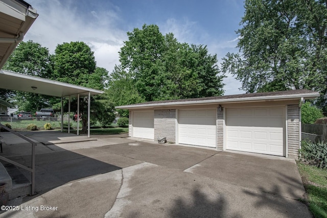 8701 Cottingham Way, Louisville, KY 40258 - detached garage featuring fence