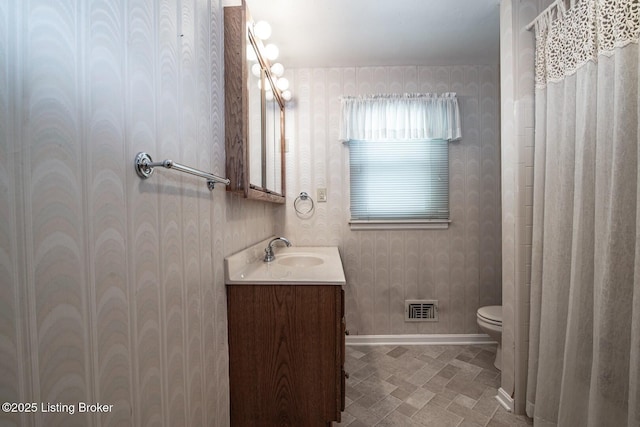 8701 Cottingham Way, Louisville, KY 40258 - full bathroom with toilet, baseboards, wallpapered walls, vanity, and curtained shower
