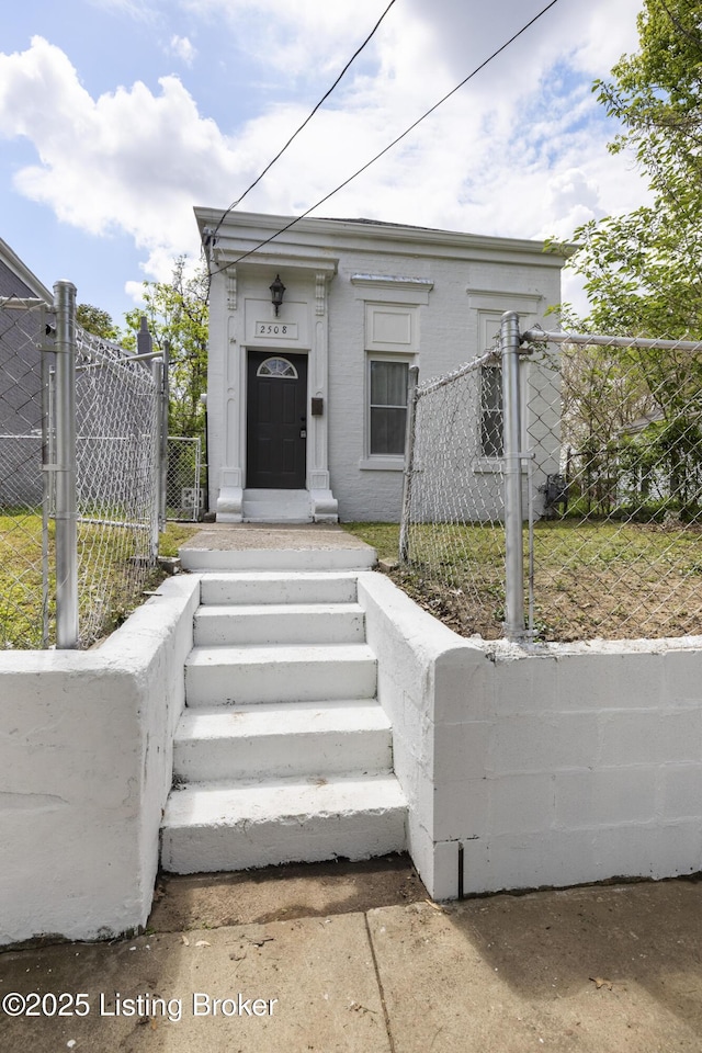 shotgun-style home featuring fence