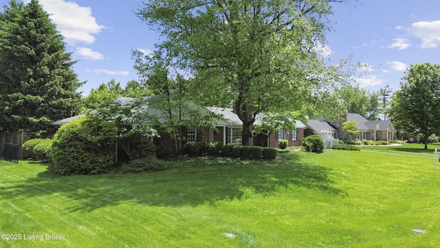 2224 Wynnewood Cir, Louisville, KY 40222 - view of yard