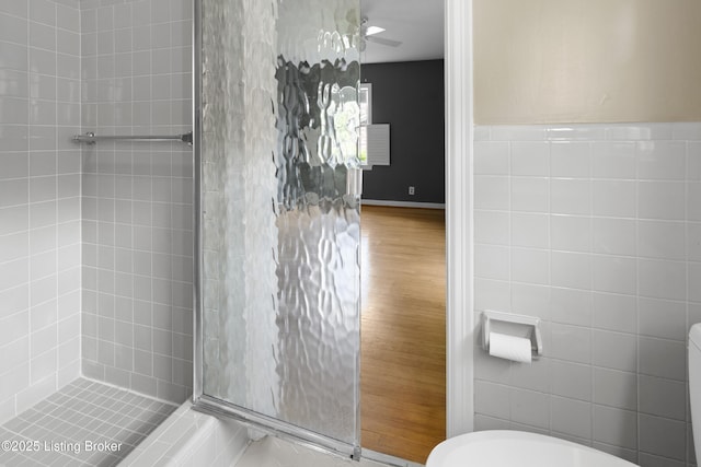 2224 Wynnewood Cir, Louisville, KY 40222 - bathroom with tiled shower, tile walls, and toilet