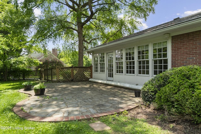 2224 Wynnewood Cir, Louisville, KY 40222 - view of patio with fence