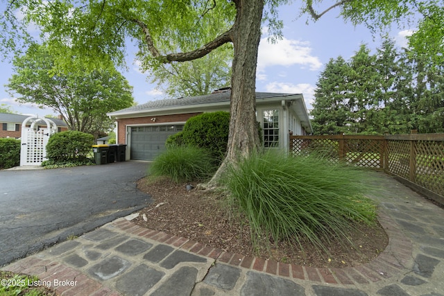 2224 Wynnewood Cir, Louisville, KY 40222 - view of front of property with driveway, a garage, and fence