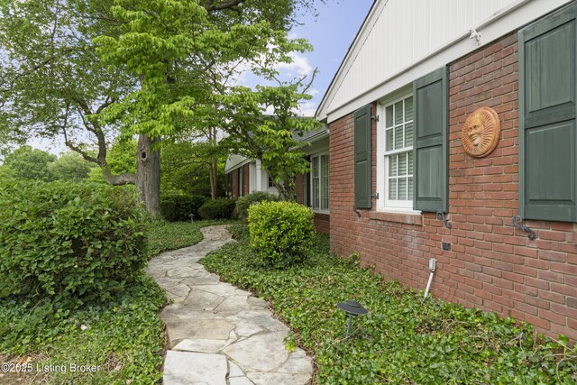 2224 Wynnewood Cir, Louisville, KY 40222 - view of property exterior with brick siding