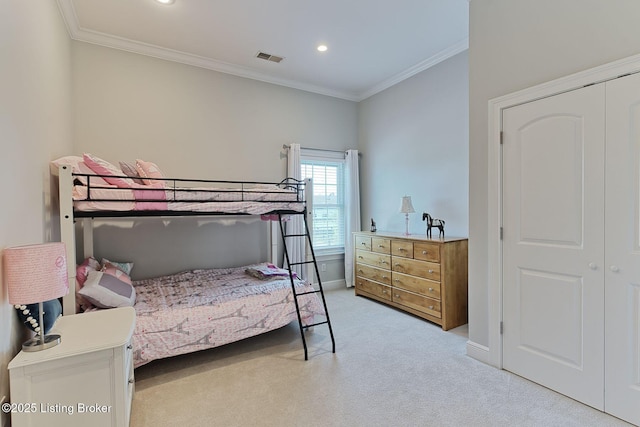bedroom with crown molding, visible vents, baseboards, recessed lighting, and carpet flooring
