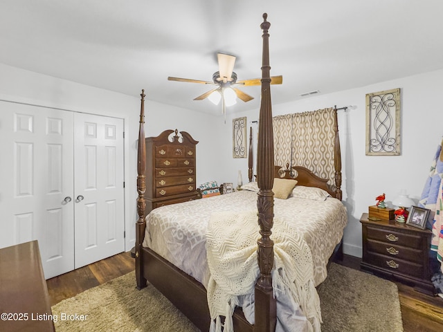 bedroom with a ceiling fan, a closet, wood finished floors, and visible vents