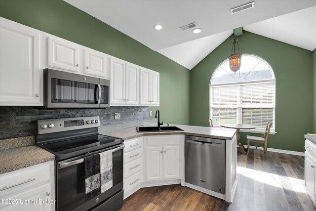 10002 Brownsboro Gardens Cir, Louisville, KY 40241 - kitchen featuring a sink, appliances with stainless steel finishes, a peninsula, and visible vents
