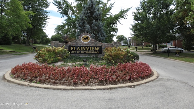 view of community / neighborhood sign