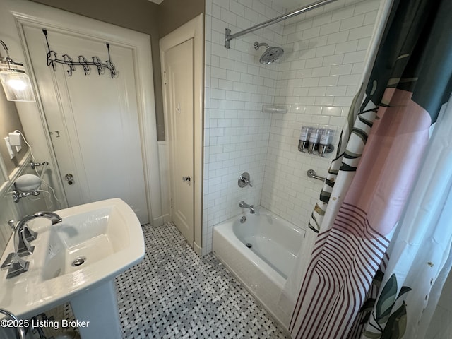 2302 Woodford Pl, Louisville, KY 40205 - full bathroom featuring shower / bathtub combination with curtain and a sink