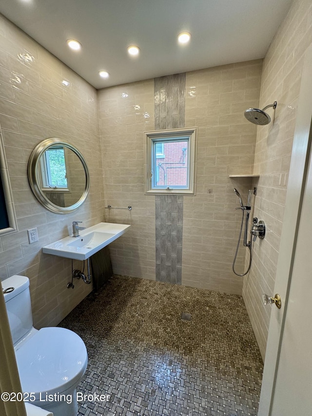 2302 Woodford Pl, Louisville, KY 40205 - bathroom featuring tile walls, a tile shower, a sink, toilet, and recessed lighting