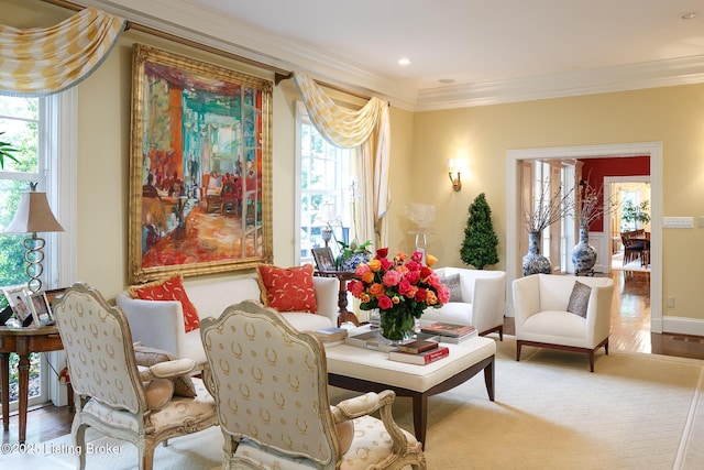 living area featuring crown molding, plenty of natural light, recessed lighting, and wood finished floors