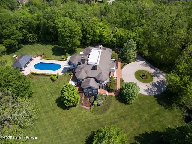 bird's eye view with a view of trees