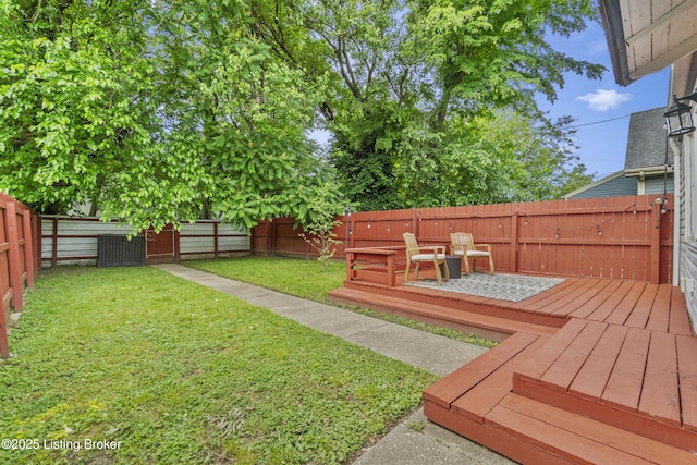 612 E Ormsby Ave, Louisville, KY 40203 - view of yard featuring a deck