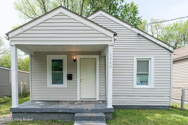 3962 Craig Ave, Louisville, KY 40215 - view of front facade featuring fence