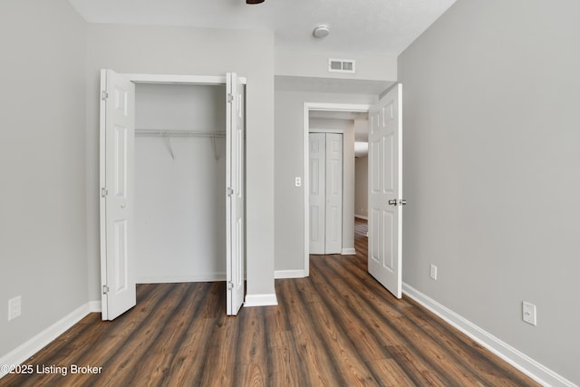 3600 Hillcross Dr, Louisville, KY 40229 - unfurnished bedroom featuring dark wood finished floors, baseboards, and a closet