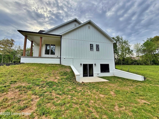 2045 W Rhudes Creek Rd, Elizabethtown, KY 42701 - back of property with board and batten siding, a yard, and a patio area