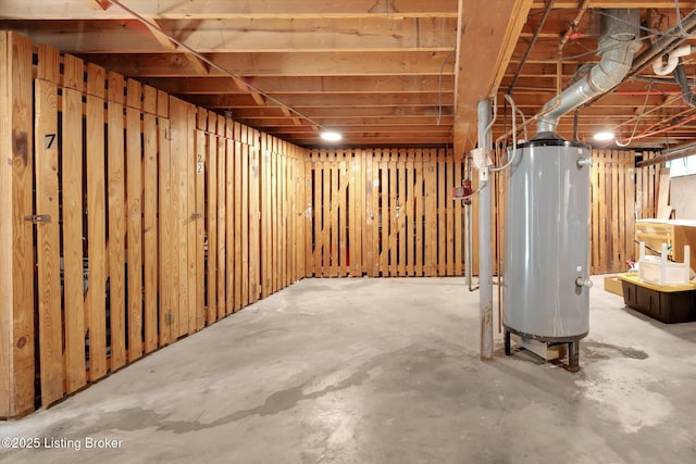 2100 Murray Ave, Louisville, KY 40205 - unfinished basement featuring gas water heater