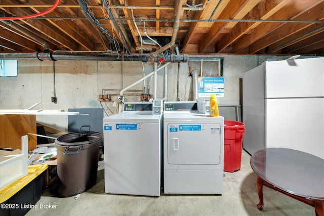 2100 Murray Ave, Louisville, KY 40205 - laundry room featuring independent washer and dryer