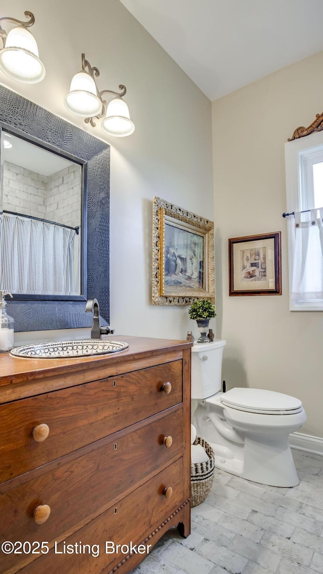 157 Tommy Ct, Shepherdsville, KY 40165 - full bathroom with vanity, baseboards, toilet, and a shower with shower curtain