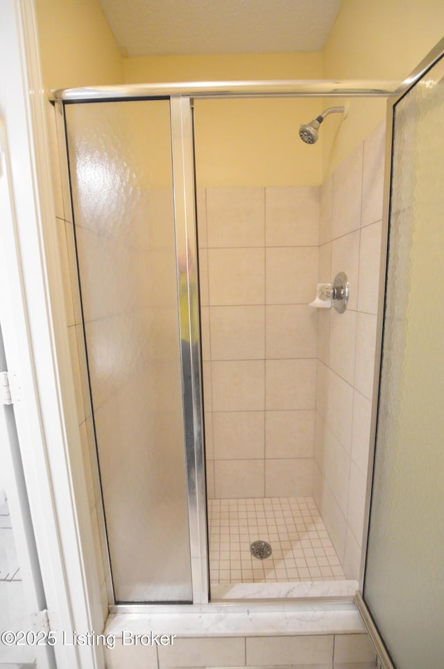 404 La Fontenay Ct, Louisville, KY 40223 - bathroom with a shower stall