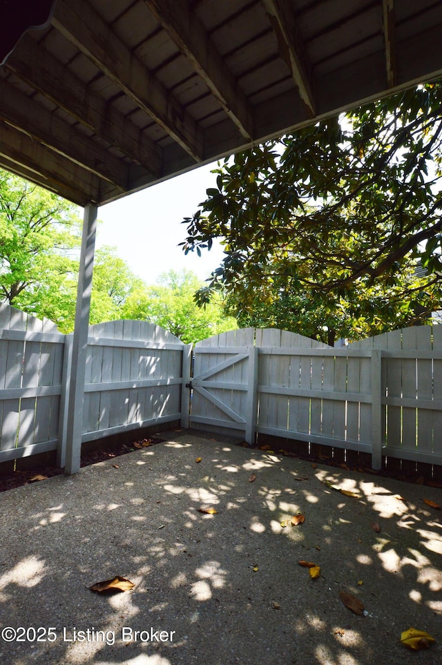 404 La Fontenay Ct, Louisville, KY 40223 - view of yard with fence and a gate