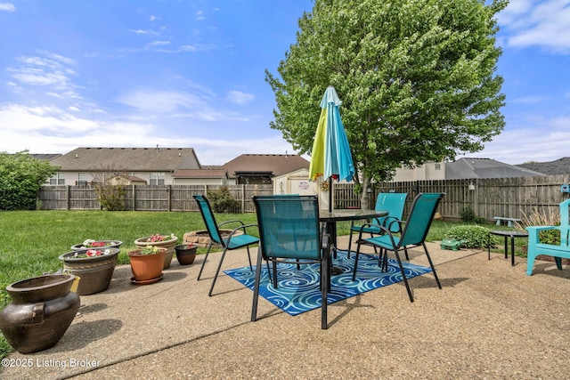 view of patio featuring a fenced backyard and outdoor dining space