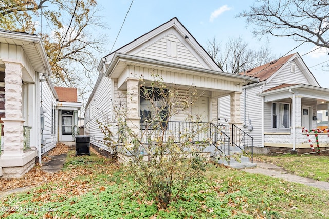 shotgun-style home featuring a porch